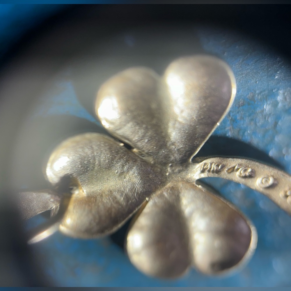 SOLD☘️14K Lucky Charm Shamrock Set☘️ (Pendant, Chain & Earrings) - Picture 9 of 13